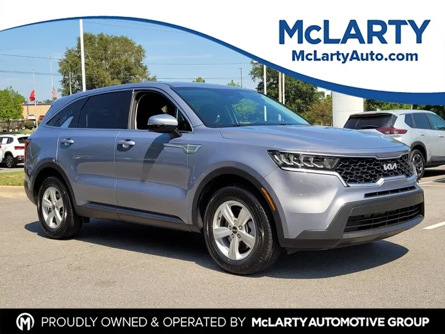 2023 Kia Sorento LX photo 1