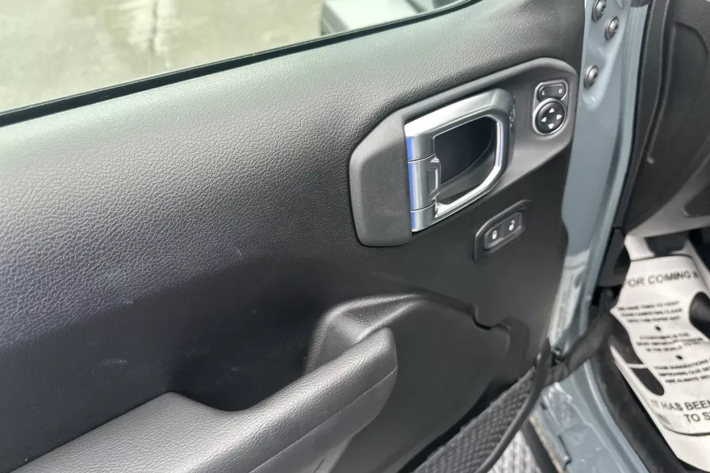 2025 Jeep Gladiator Sport S photo 1