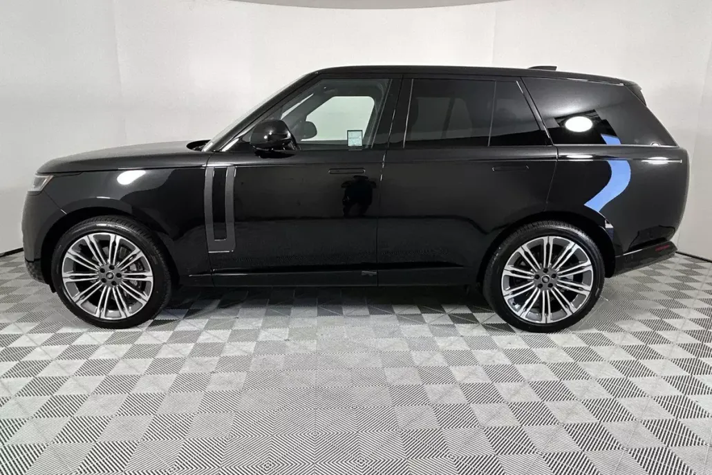 2025 Land Rover Range Rover SE photo 1