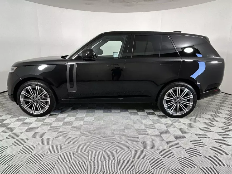 2025 Land Rover Range Rover SE photo 1