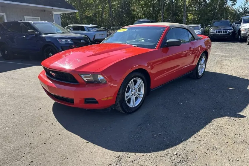 2011 Ford Mustang V6 Convertible photo 1