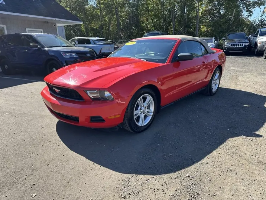 2011 Ford Mustang V6 Convertible photo 1