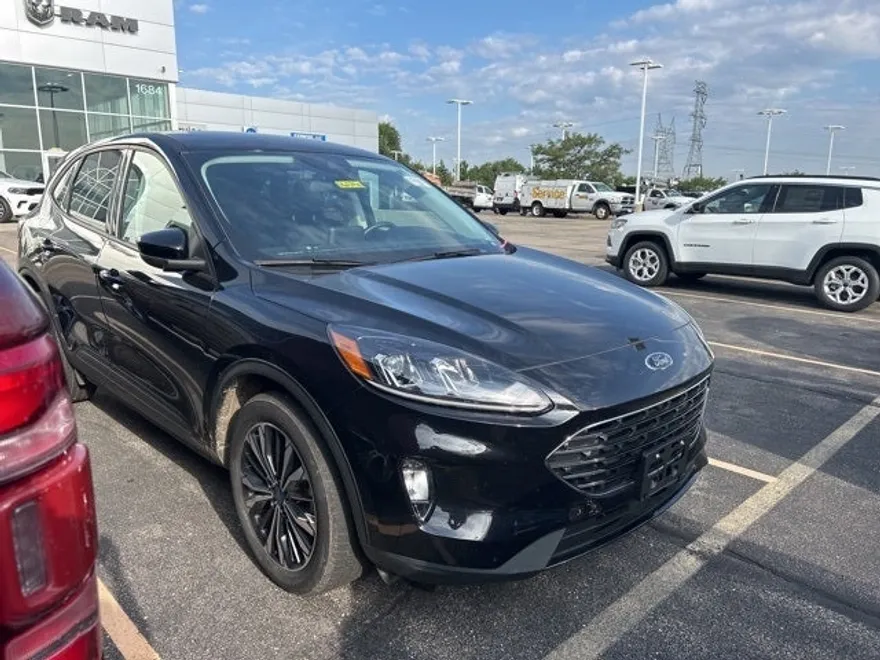2022 Ford Escape SEL photo 1