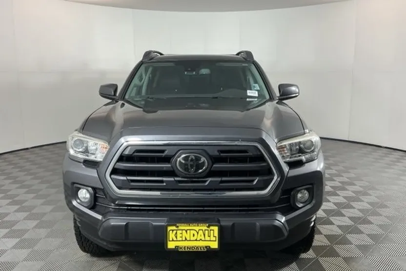 2018 Toyota Tacoma SR5 photo 1