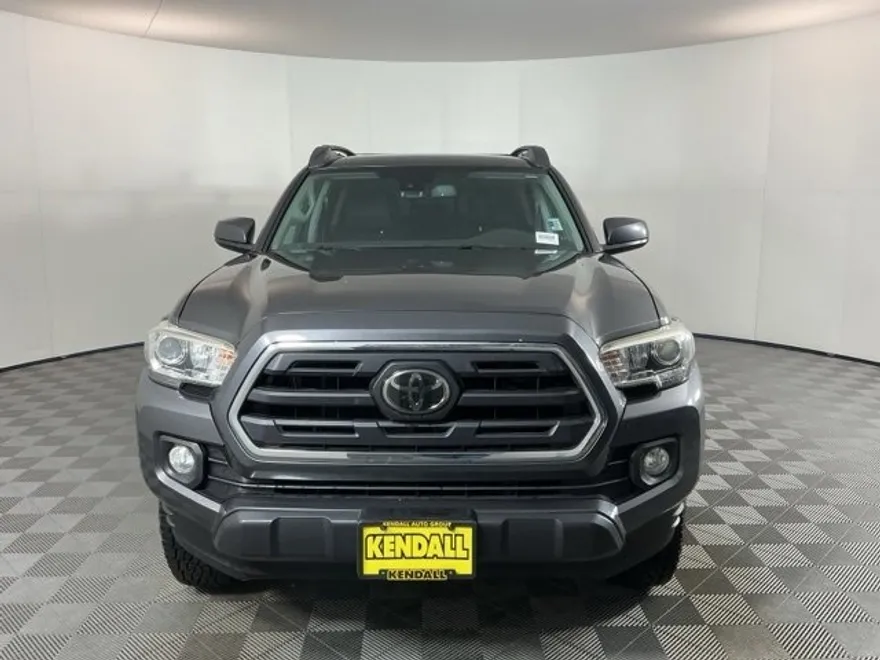 2018 Toyota Tacoma SR5 photo 1