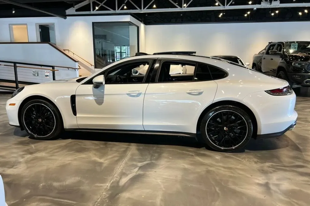 2021 Porsche Panamera Base photo 1