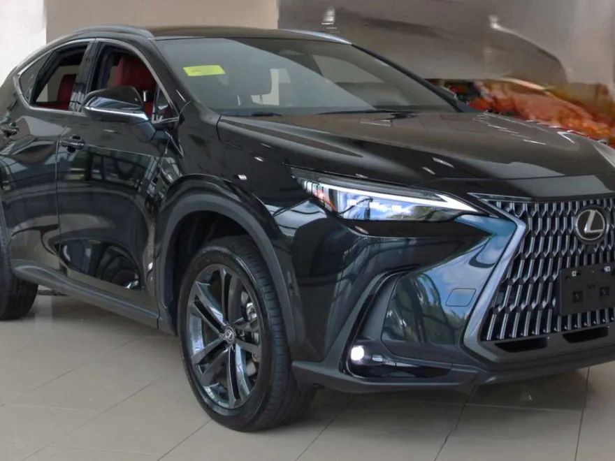 2025 Lexus NX 450h+ Luxury photo 1