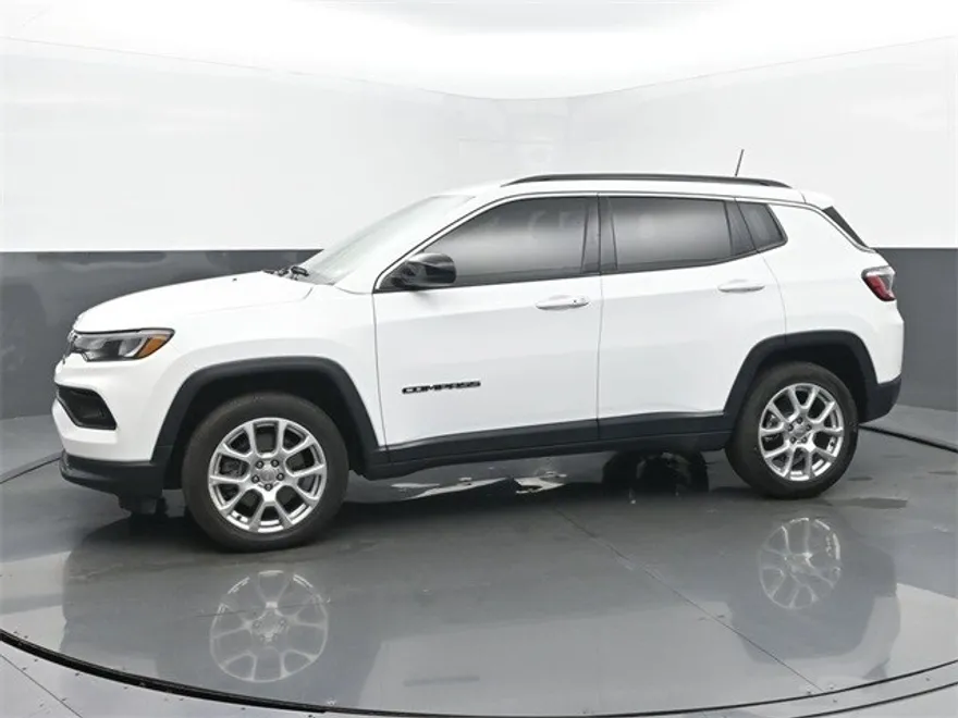 2023 Jeep Compass Latitude Lux photo 1