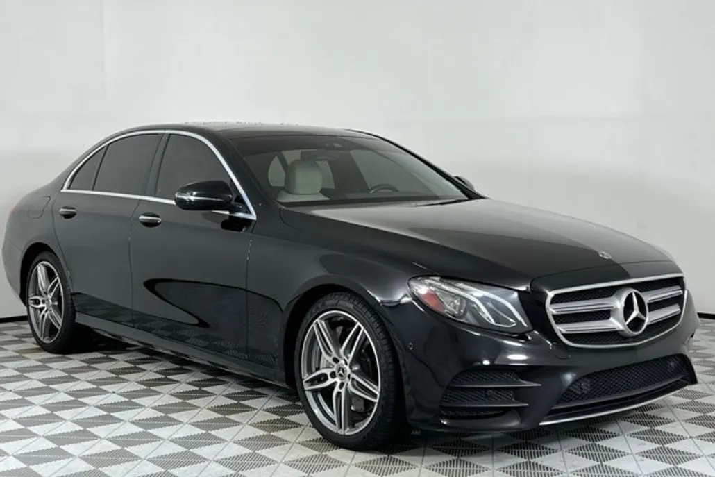 2018 Mercedes Benz E 400 4MATIC photo 1