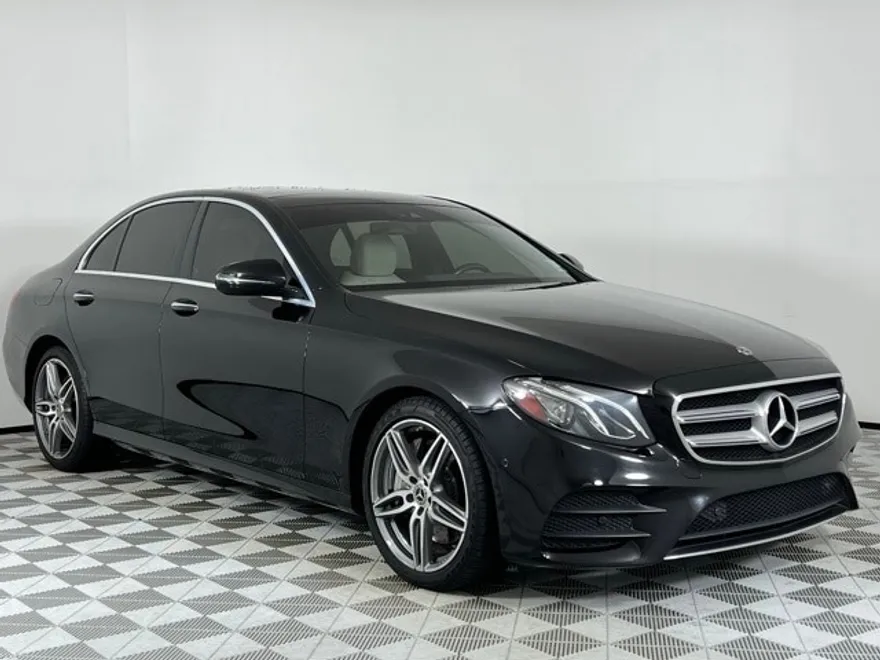 2018 Mercedes Benz E 400 4MATIC photo 1