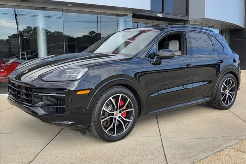 2025 Porsche Cayenne GTS photo 1