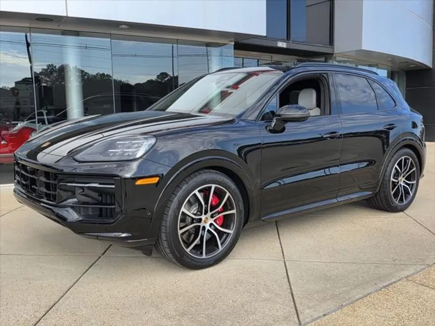 2025 Porsche Cayenne GTS photo 1