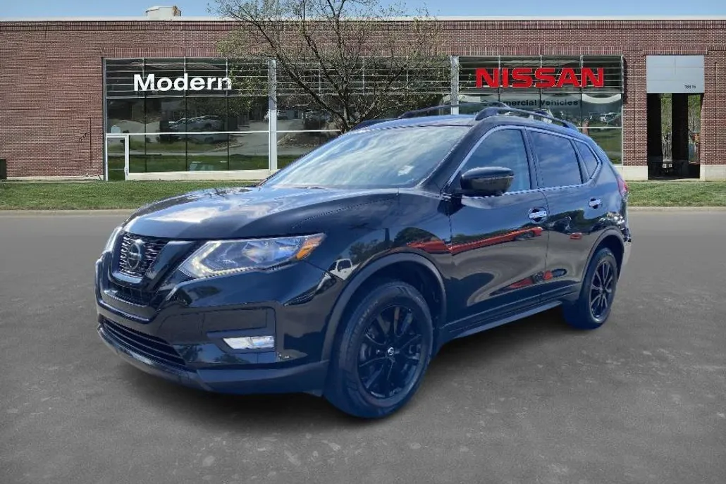 2018 Nissan Rogue SV photo 1