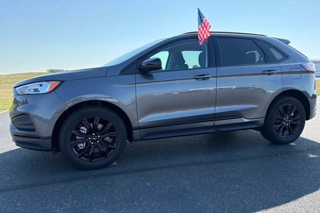 2024 Ford Edge SE photo 1