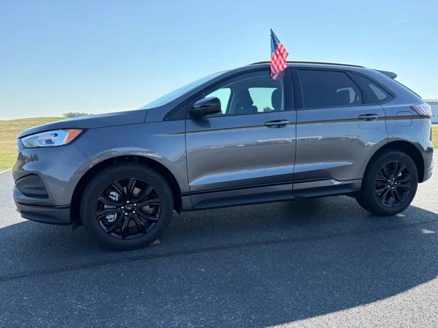 2024 Ford Edge SE photo 1