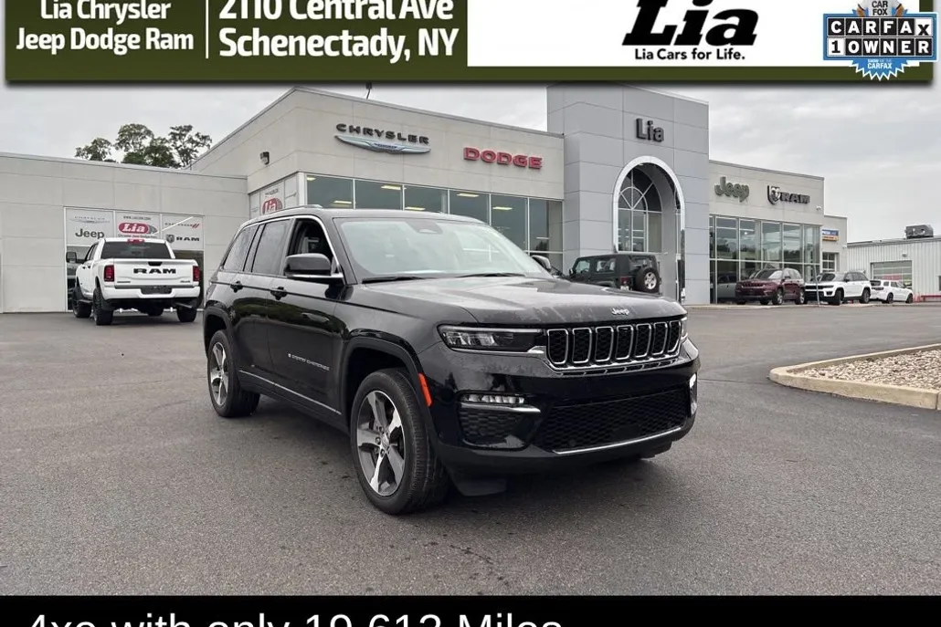 2023 Jeep Cherokee Limited photo 1