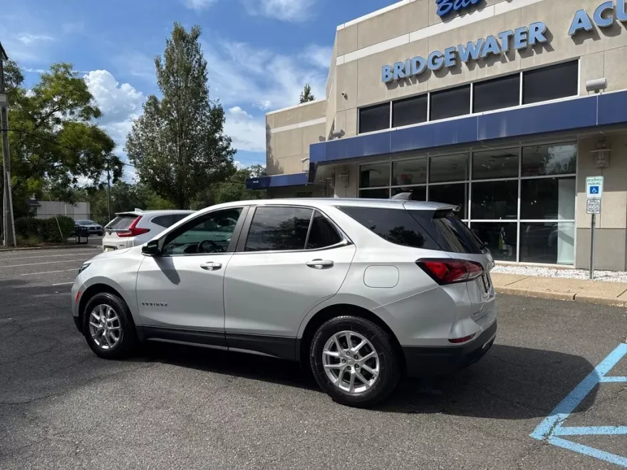 2022 Chevrolet Equinox LT photo 1