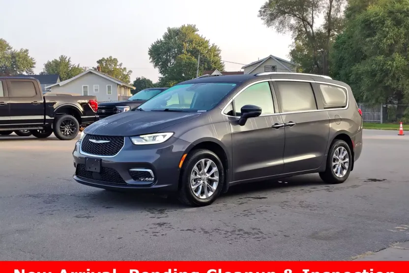 2021 Chrysler Pacifica Touring L photo 1