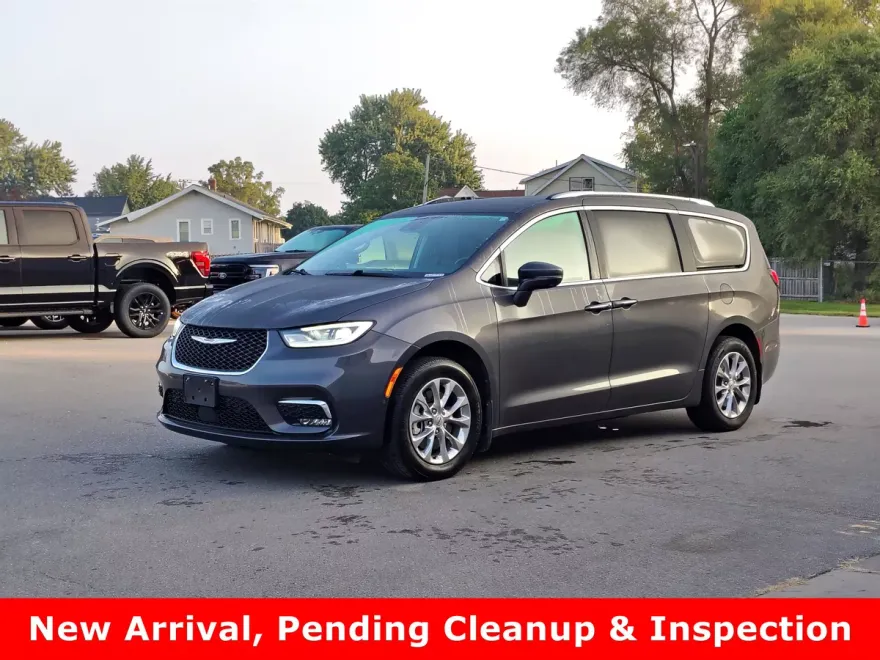 2021 Chrysler Pacifica Touring L photo 1