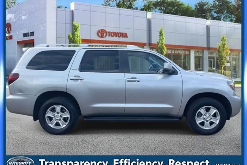 2020 Toyota Sequoia SR5 photo 1