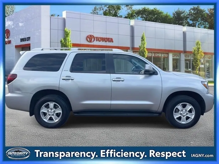 2020 Toyota Sequoia SR5 photo 1