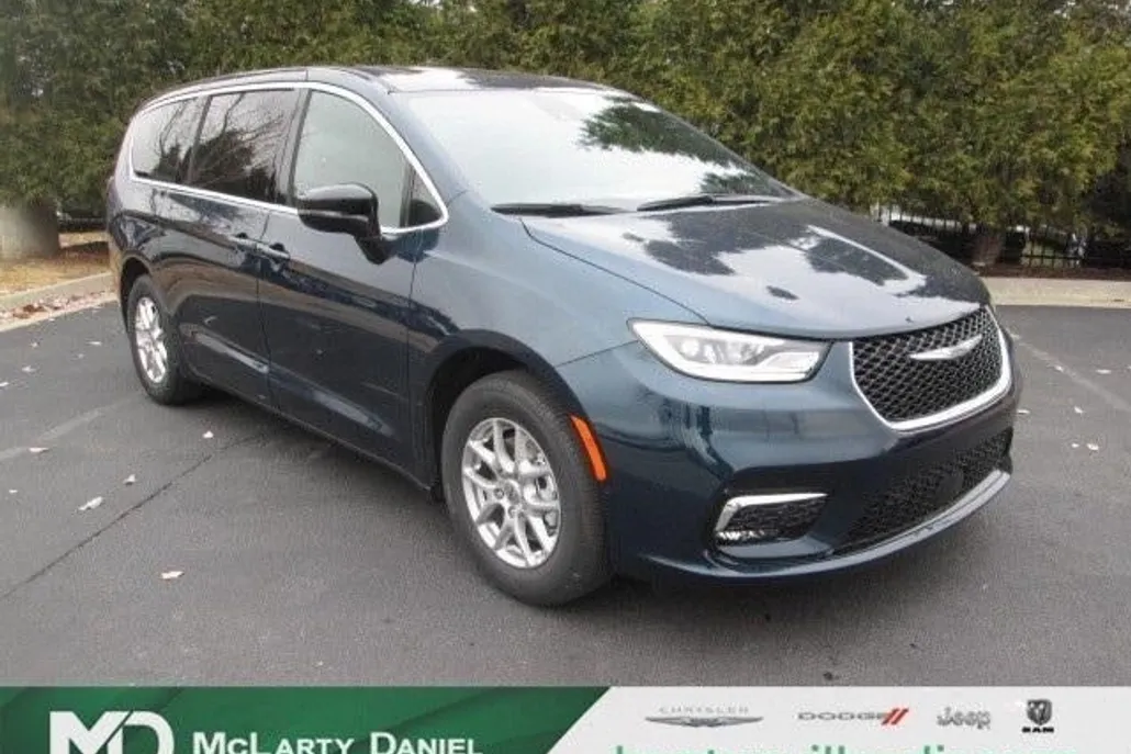 2025 Chrysler Pacifica photo 1