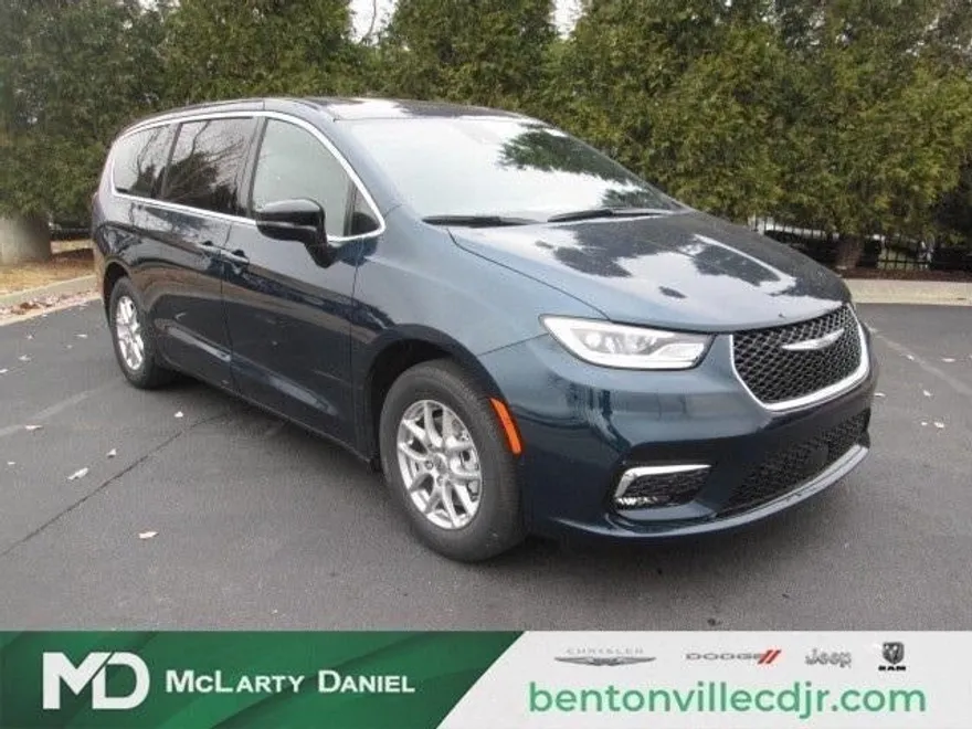 2025 Chrysler Pacifica photo 1
