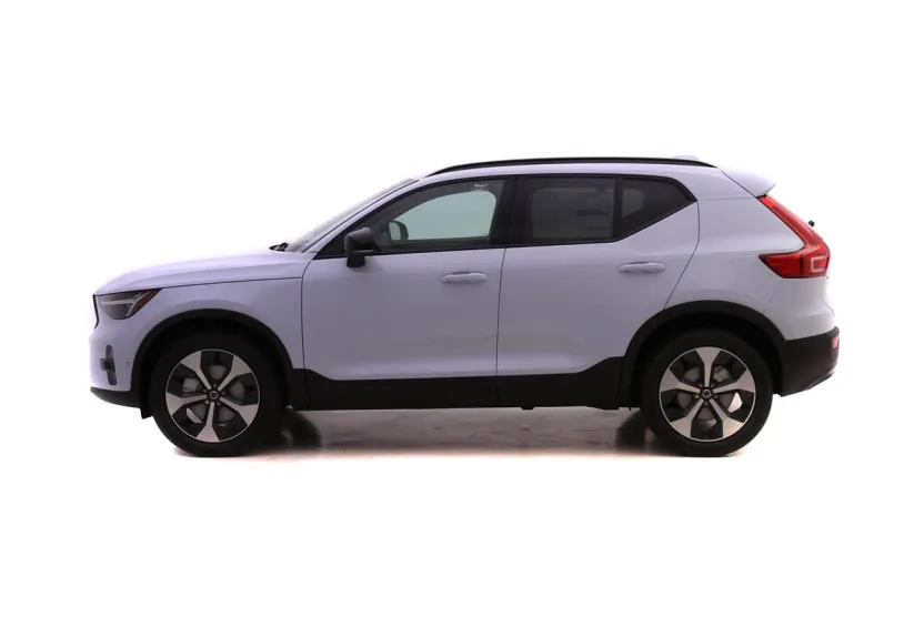 2026 Volvo XC40 Plus photo 1