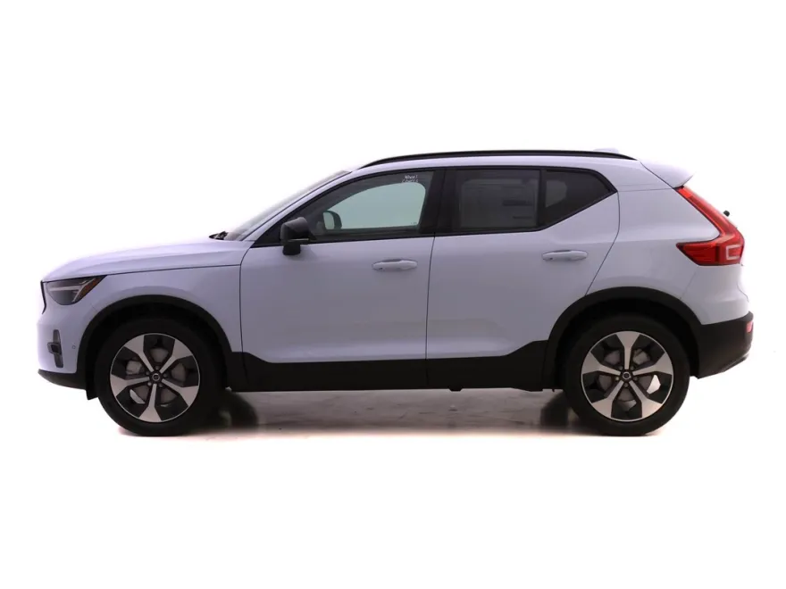 2026 Volvo XC40 Plus photo 1