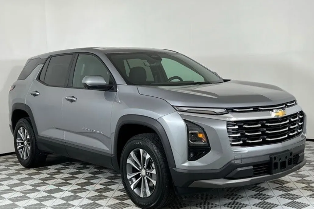 2025 Chevrolet Equinox LT photo 1