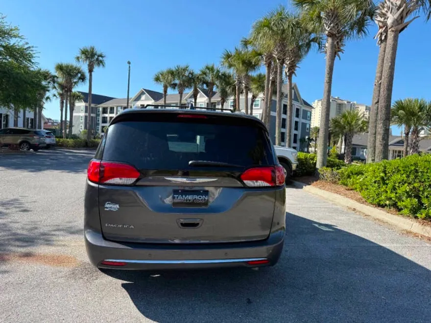 2018 Chrysler Pacifica Touring L photo 1