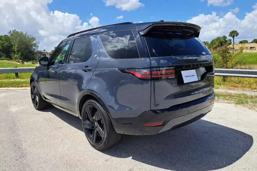 2025 Land Rover Discovery SE photo 1