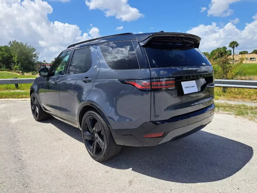 2025 Land Rover Discovery SE photo 1
