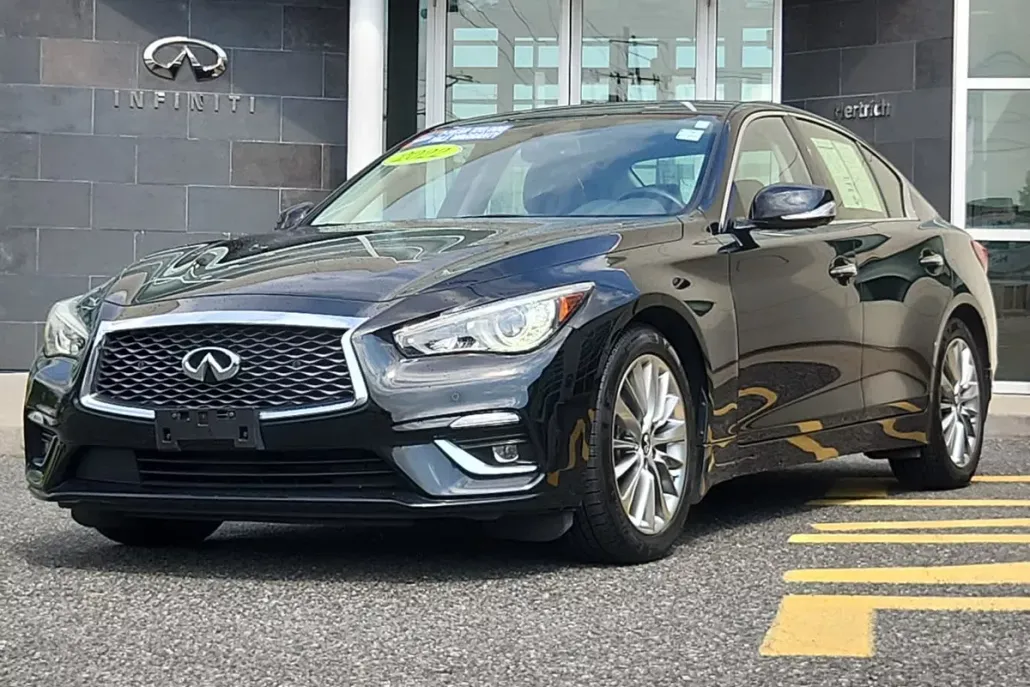 2022 Infiniti Q50 LUXE AWD photo 1