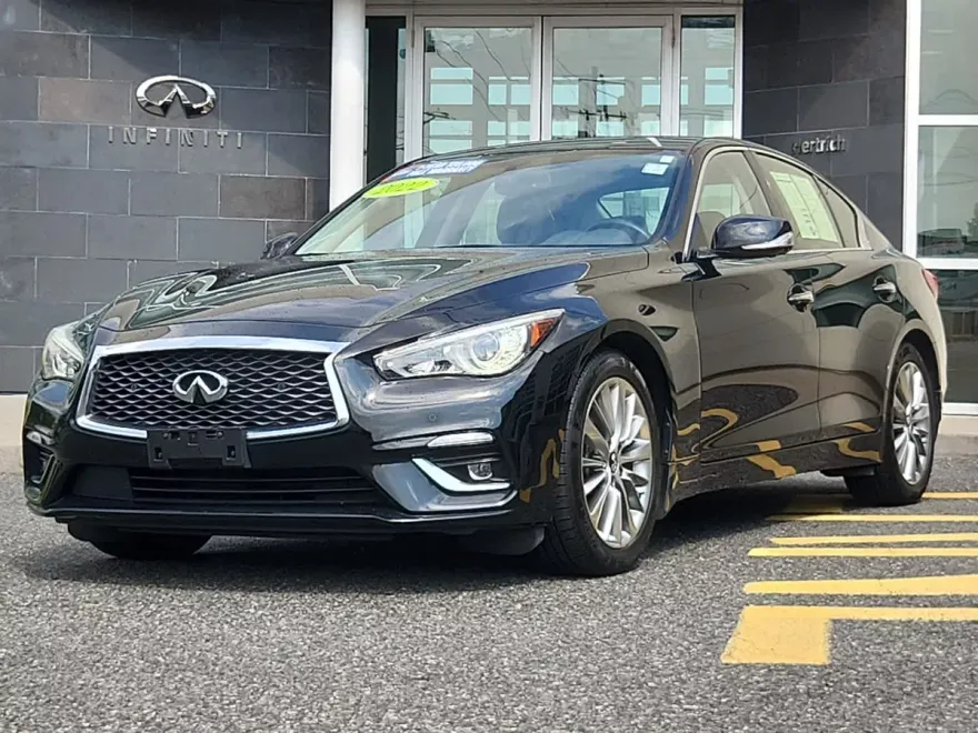 2022 Infiniti Q50 LUXE AWD photo 1
