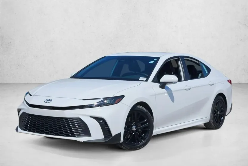 2025 Toyota Camry SE photo 1