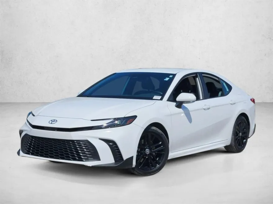 2025 Toyota Camry SE photo 1
