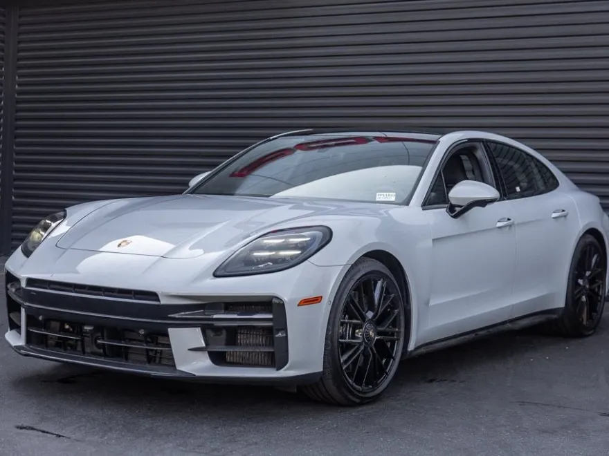 2025 Porsche Panamera GTS photo 1