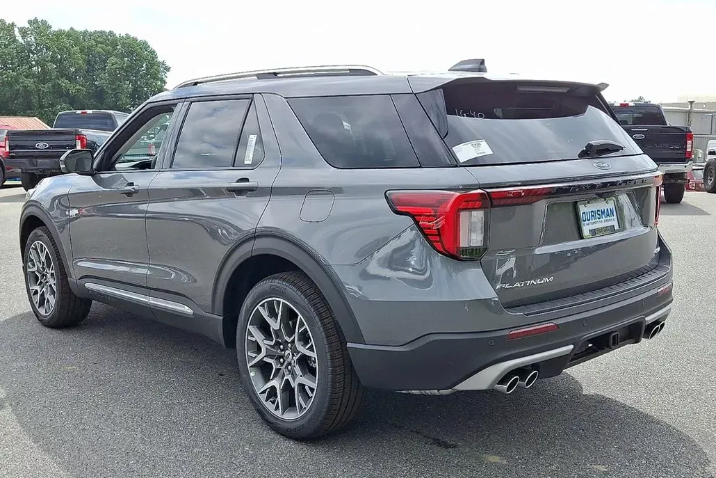 2025 Ford Explorer Platinum photo 1