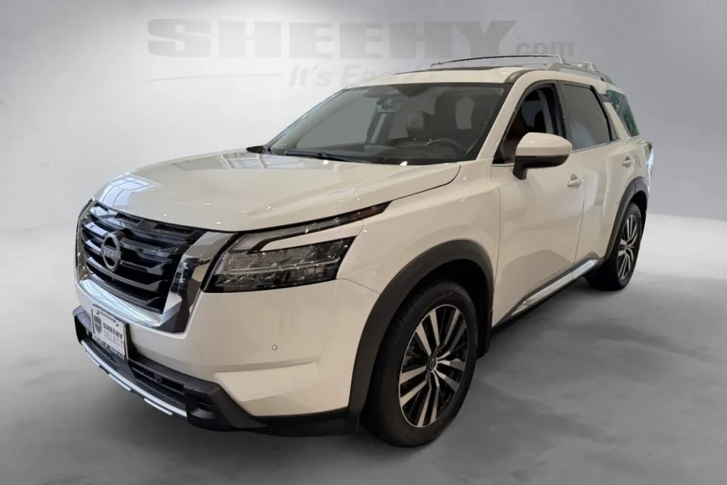 2023 Nissan Pathfinder Platinum photo 1