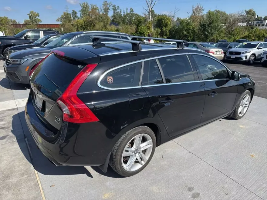 2015 Volvo V60 T5 Premier photo 1
