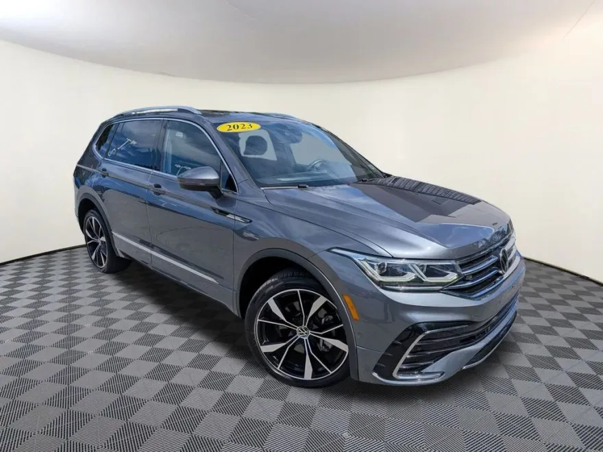 2023 Volkswagen Tiguan SEL R-Line Black photo 1