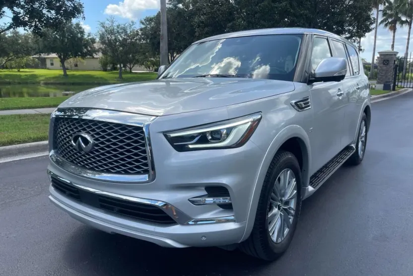 2019 Infiniti QX80 Luxe photo 1