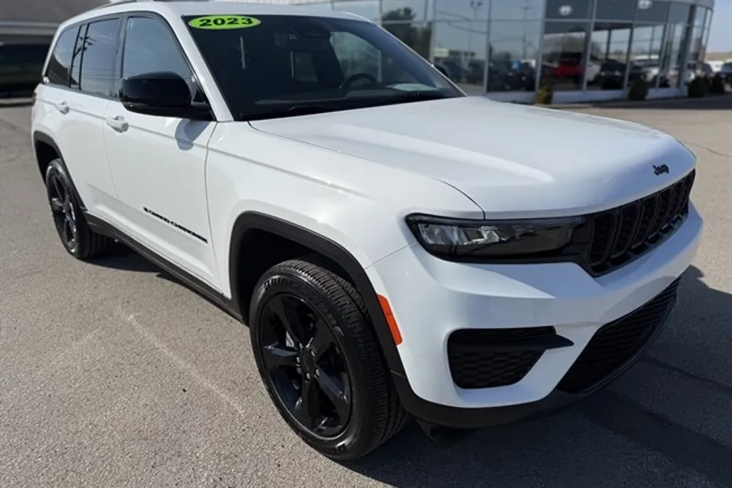 2023 Jeep Grand Cherokee Altitude Laredo photo 1