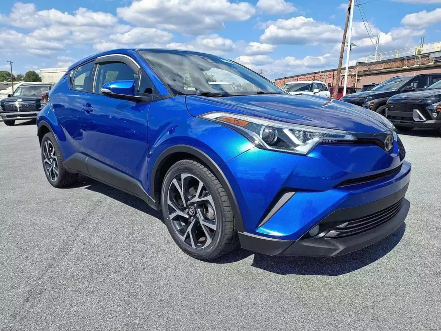 2018 Toyota C-HR XLE photo 1