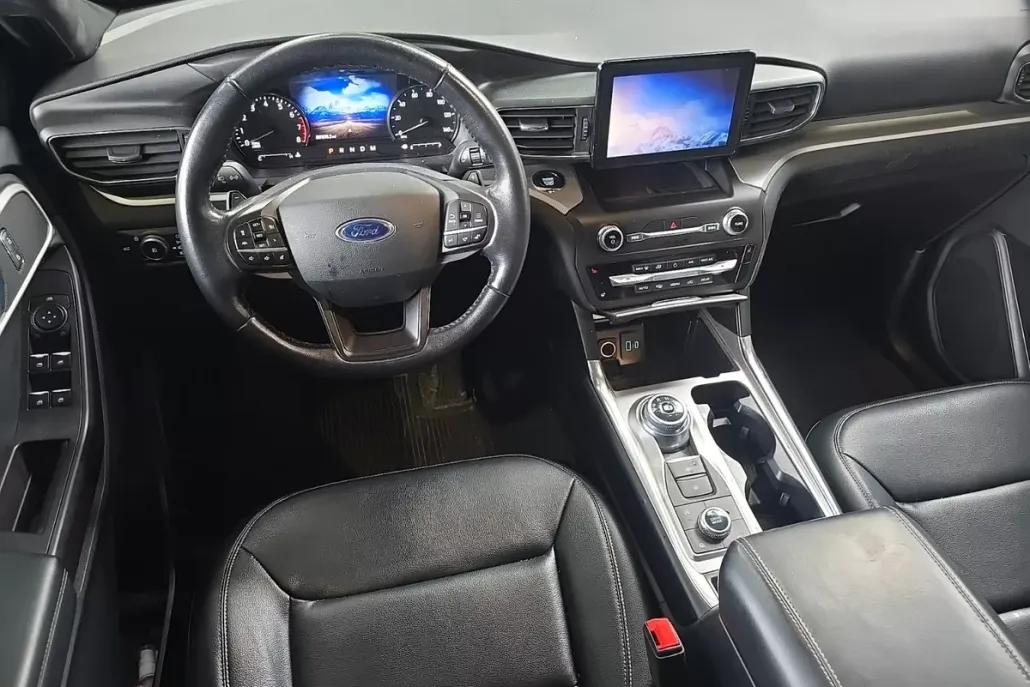 2020 Ford Explorer XLT photo 1