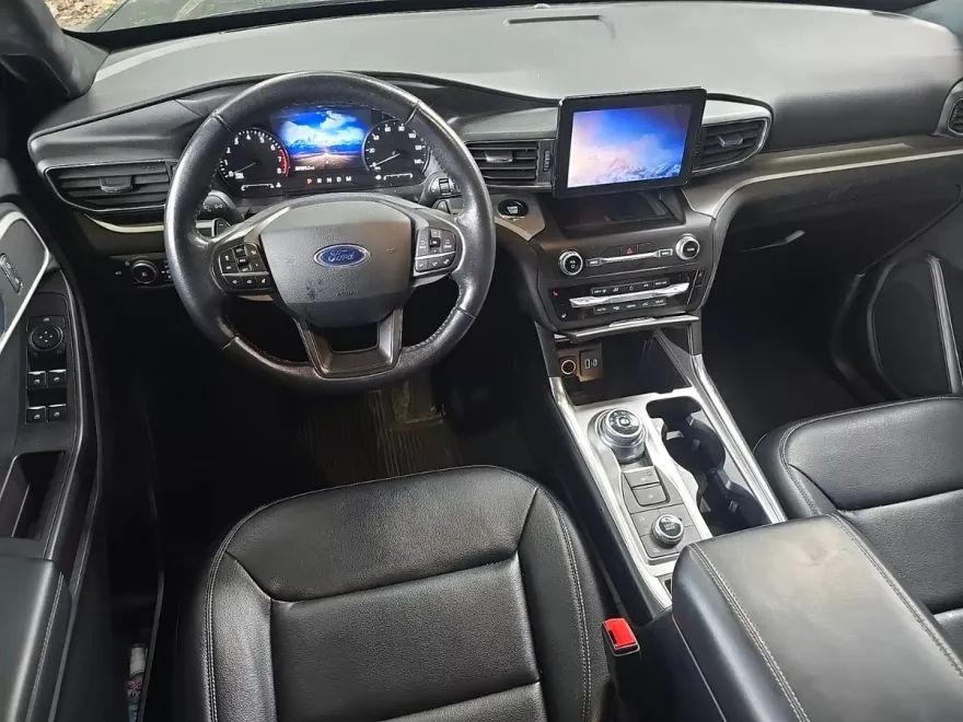 2020 Ford Explorer XLT photo 1