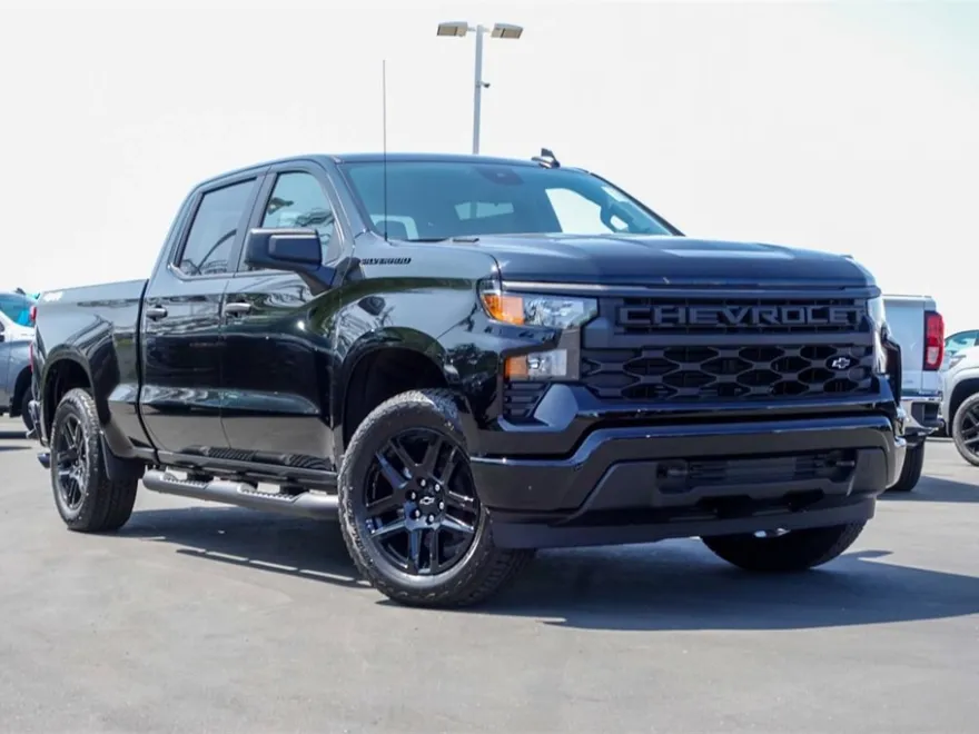 2025 Chevrolet Silverado 1500 Custom photo 1