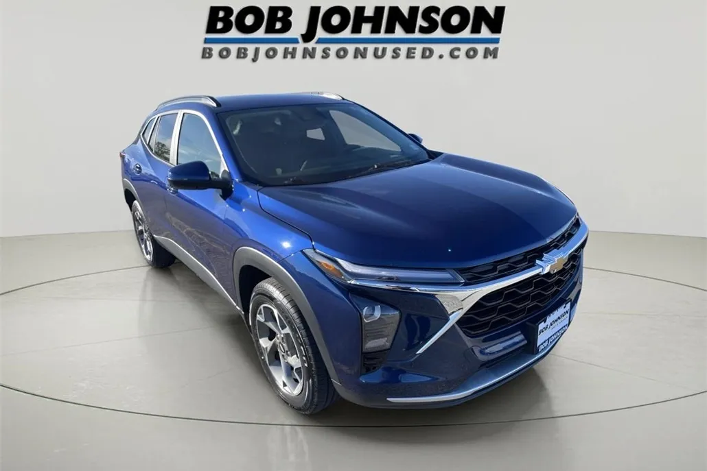 2024 Chevrolet Trax LT photo 1