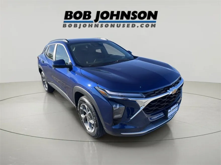 2024 Chevrolet Trax LT photo 1